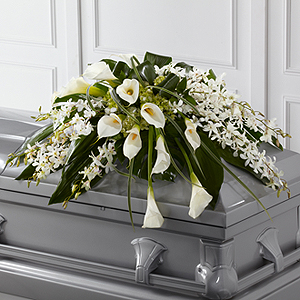 Express your sincerest condolences following a loss Casket spray funeral flowers Milwaukee